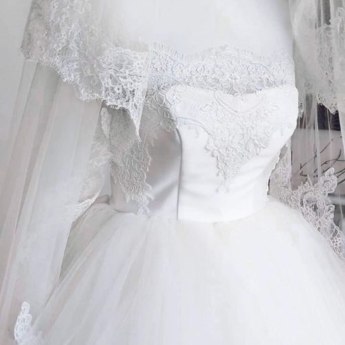 abiti su misura sposa a Montà D'Alba